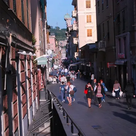 בית הארחה Casa Mama ג'נובה